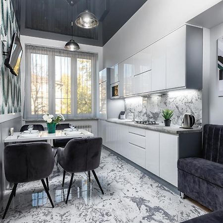 Levia Apartment-With 2 Bedrooms In The Old Town Lvov Exteriér fotografie